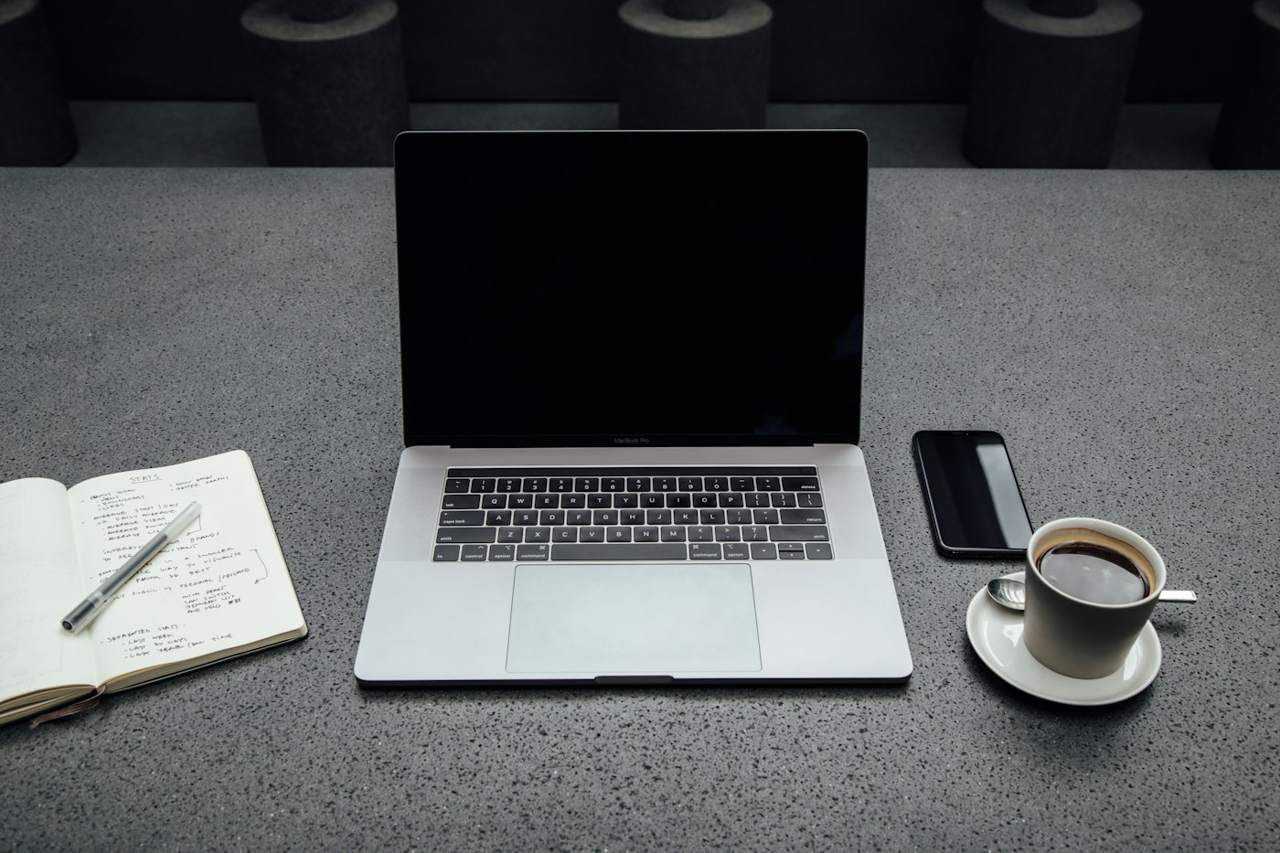 Documenti di lavoro su una scrivania